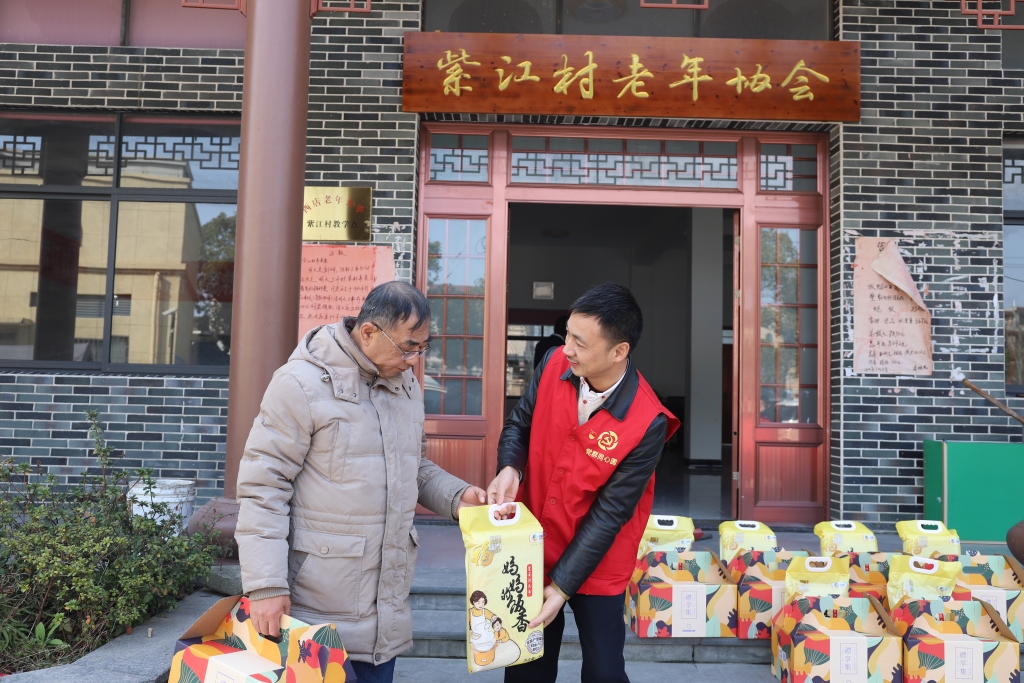 暖春意，敬老情-申博太阳城多年坚持慰问孤寡老人